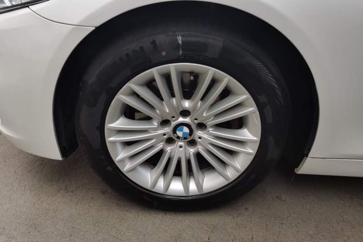 Used BMW 5 Series 2014 525Li Leading Model
