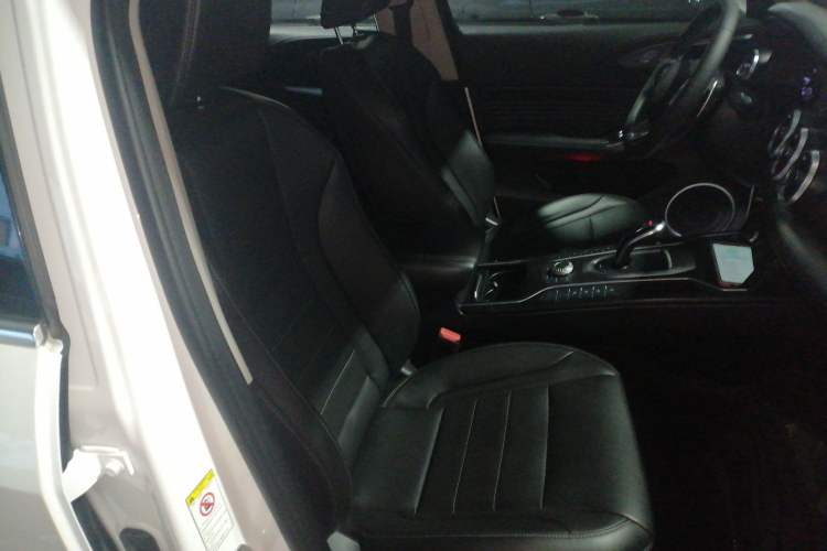 Used Wey VV5 2021 1.5T Two-Wheel Drive Color Pioneer