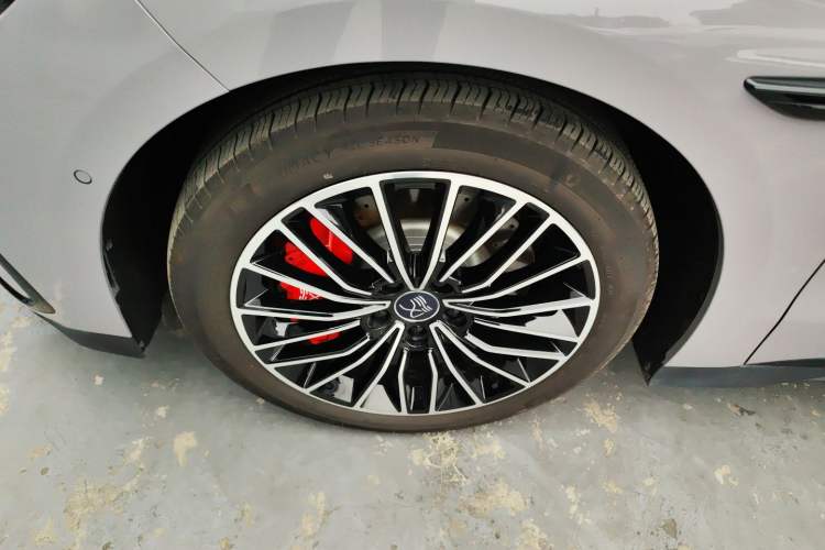 Used BYD Han 2025 EV with 701 km of Laser Radar-Enabled Intelligent Driving
