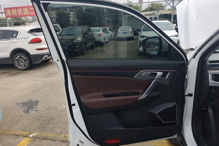 Used Geely Auto Emgrand X7 Sport 2022 1.8TD DCT Zhiya Trim
