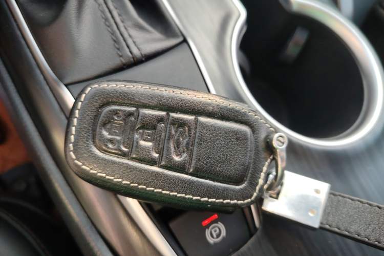 Used Toyota Camry 2021 2.0G Luxury Edition
