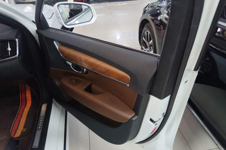 Used Volvo S90 2023 B5 Zhiyi Luxury Edition
