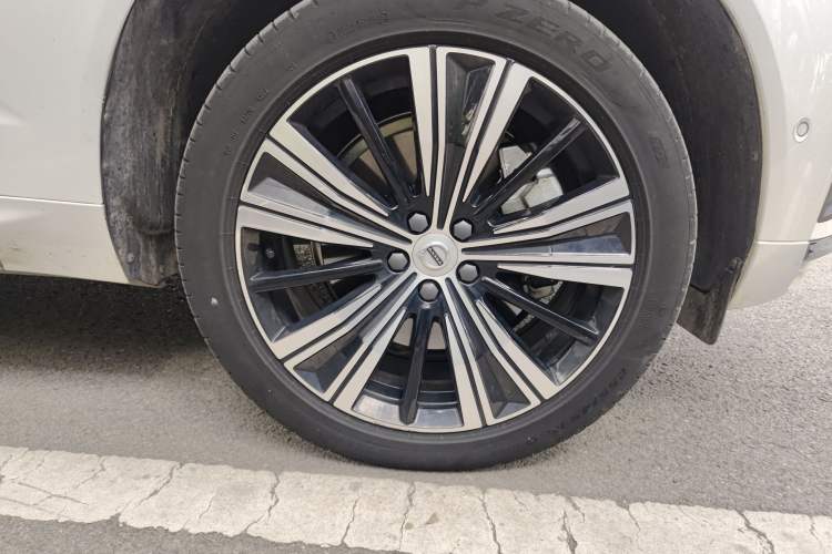 Used Volvo XC60 New Energy 2023 T8 Plug-in Hybrid Long-Range All-Wheel Drive Smart Luxury Edition
