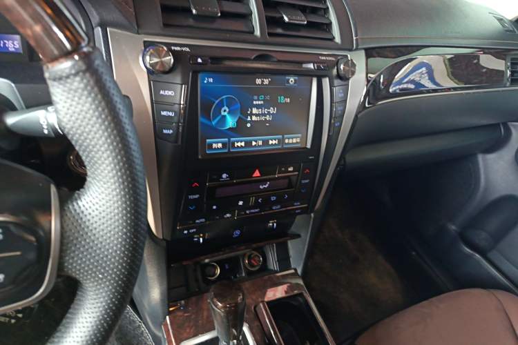 Used Toyota Camry 2016 2.5G 10th Anniversary Deluxe Navigation Edition
