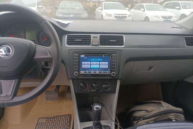 Used Skoda Rapid 2015 1.6L Automatic Smart Selection Model