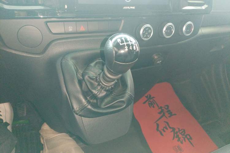 Used JMC Fushun 2022 2.0T Manual Multi-Function Passenger Vehicle Short Wheelbase Mid-Height Roof 6-Seater