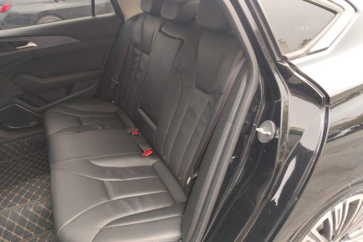 Used Hongqi H5 2022 Classic Model Facelift 1.8T Automatic Smart Connect Flagship Edition
