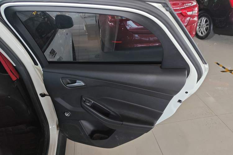 Used Ford Focus 2018 Sedan Classic EcoBoost 180 Automatic Elite Model
