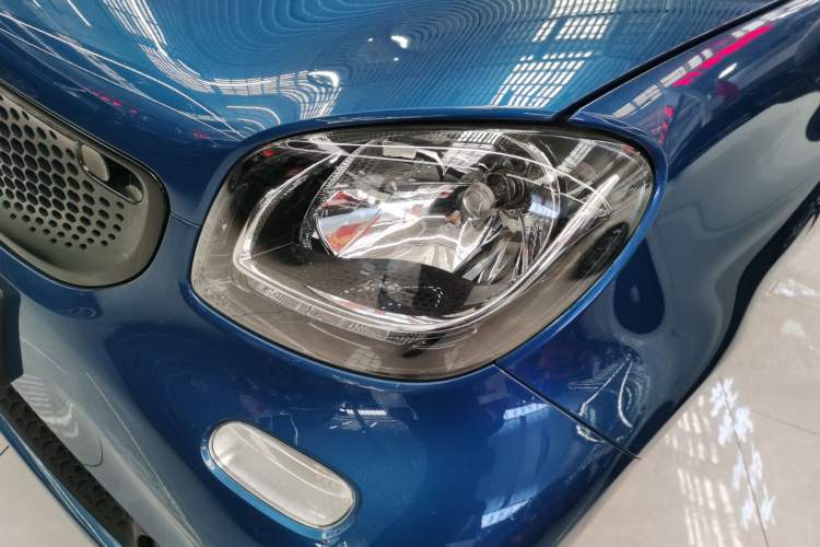 Used  fortwo 2019 0.9T 66kW Hardtop Wind Power Edition China VI

