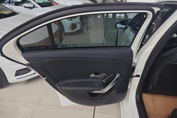 Used Mercedes-Benz A-Class 2022 Revised Version A 200 L Sport Sedan Fashionable Style
