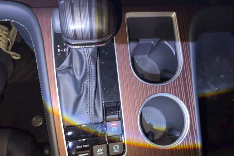 Used Toyota Granvia 2026 Model 2.5L Hybrid Comfort Edition