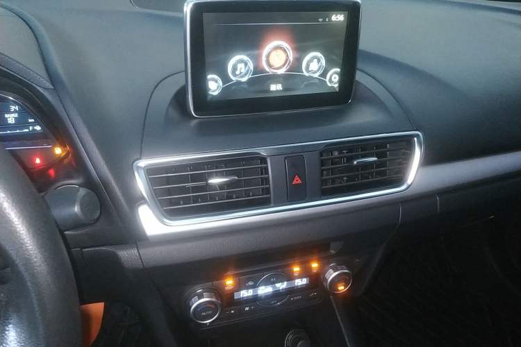 Used Mazda Mazda 3 Axela 2016 Sedan 1.5L Automatic Luxury Model
