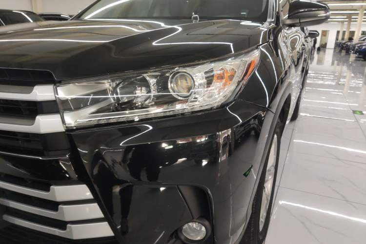 Used Toyota Highlander 2018 2.0T Two-Wheel Drive Luxury Edition 7 Seats China VI Standard