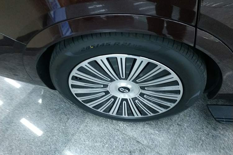 Used Hima AITO M9 2025 Extended-Range Ultra Version 52 kWh 6-Seater