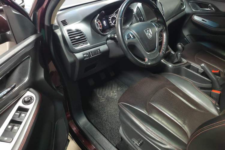 Used Baojun 560 2015 1.8L Manual Luxury Model