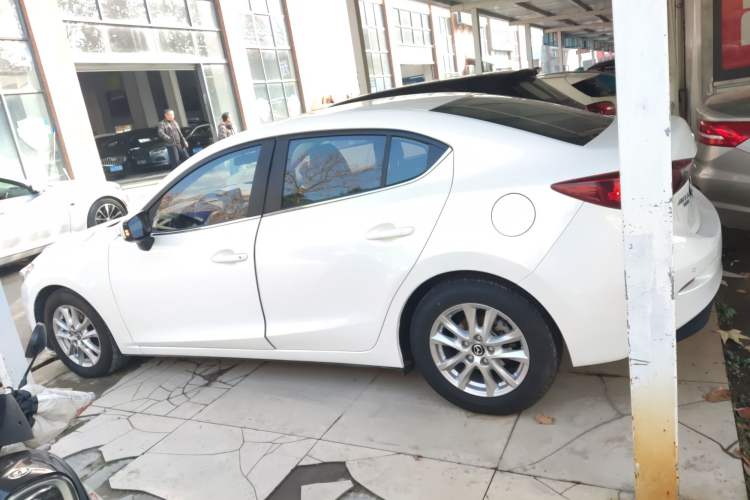 Used Mazda Mazda 3 Axela 2016 Sedan 1.5L Automatic Luxury Model