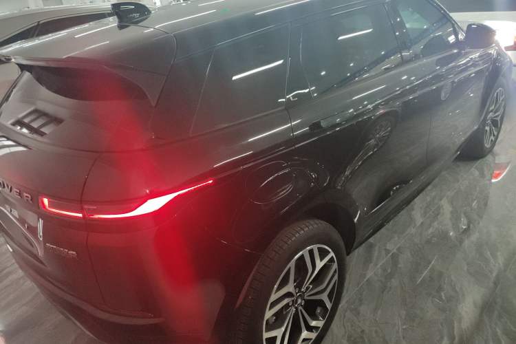 Used Land Rover Range Rover Evoque 2024 Aurora L 249 PS Prestige Light-Chasing Edition
