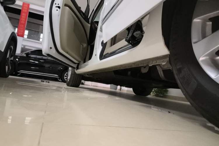 Used Buick GL8 2018 28T Luxury Model China VI Standard
