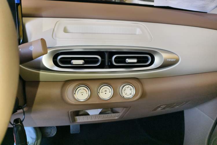 Used Wuling Hongguang MINIEV 2025 Four-Door Version Advanced Edition
