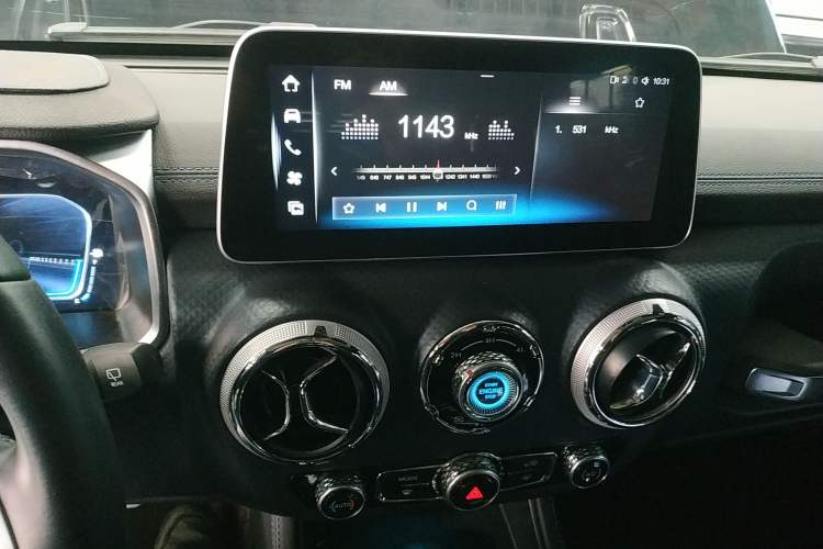 Used  BJ40 2023 2.0T Automatic Four-Wheel Drive Urban Hunter Edition Chivalrous Type