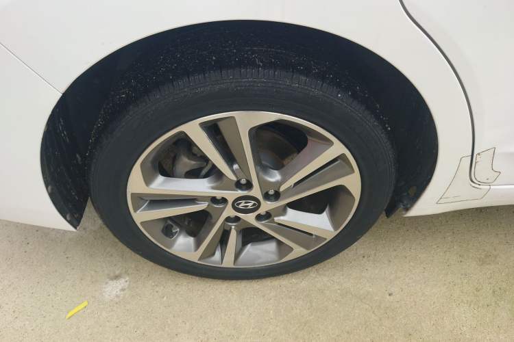 Used Hyundai Elantra 2016 1.6L Automatic ZhiXuan – Elite Version
