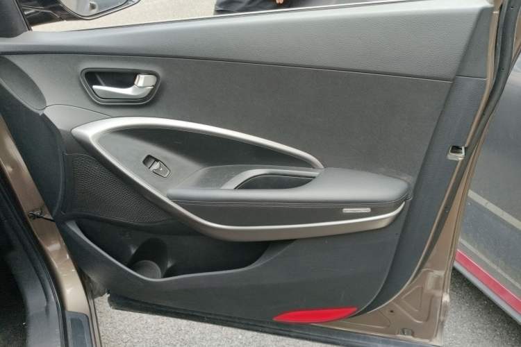 Used Hyundai Santa Fe 2013 2.4L Automatic 4x4 Comfort Edition
