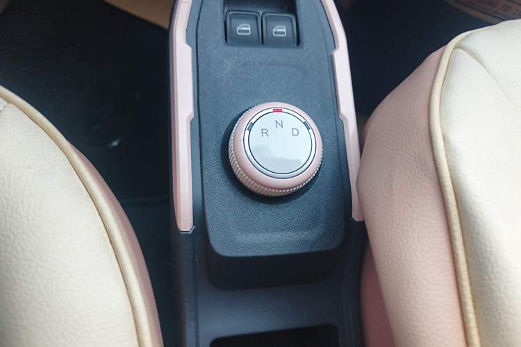 Used Chery QQ Ice Cream 2022 170km Sundae Phosphate Lithium-Ion
