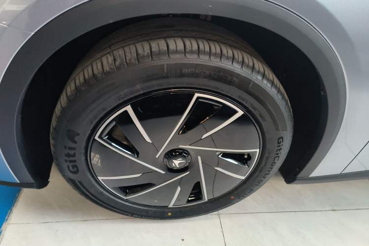 Used ARCFOX Alpha S5 