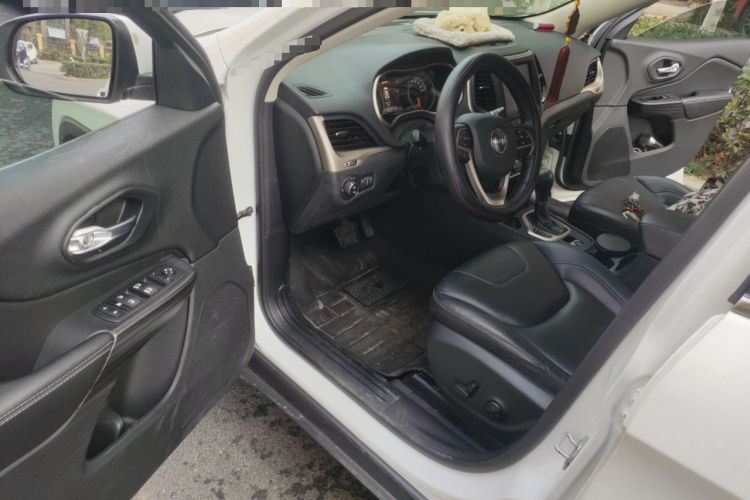 Used  Cherokee 2017 2.0L Superior Edition
