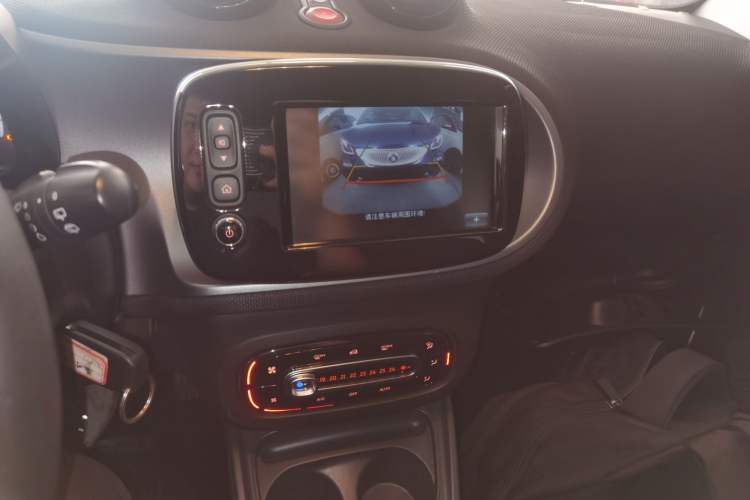 Used  fortwo 2017 1.0L 52kW New Sound Special Edition China V Emission Standard
