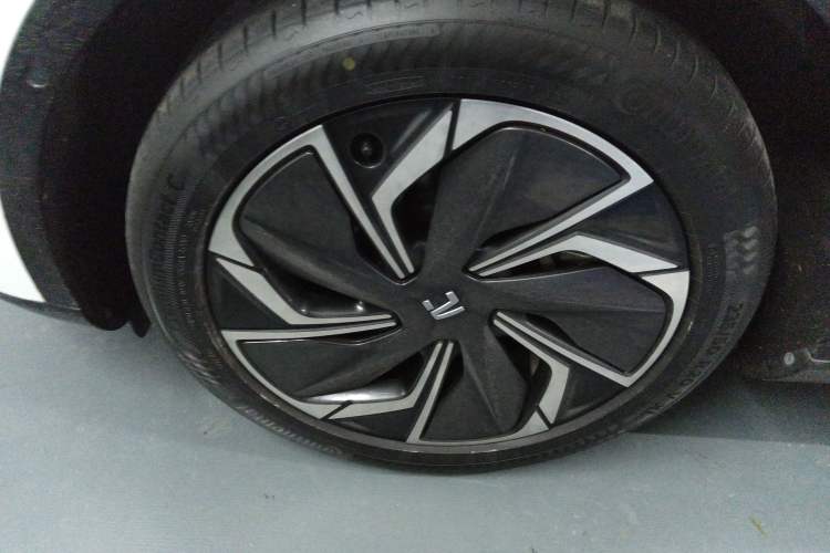 Used  R7 2024 Advanced Edition
