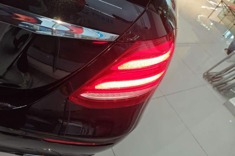 Used Mercedes-Benz E-Class 2019 E 260 L
