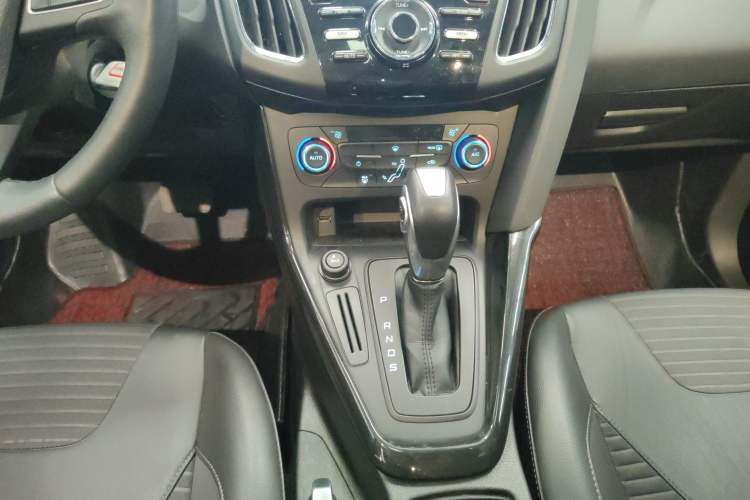 Used Ford Focus 2015 Hatchback 1.6L Automatic Fashion Edition
