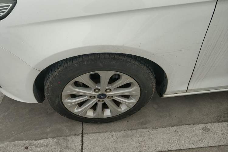 Used Ford Escort 2015 1.5L Automatic Fashion Model