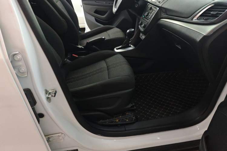 Used Buick Encore 2015 1.4T Automatic Two-Wheel Drive Urban Elite Version
