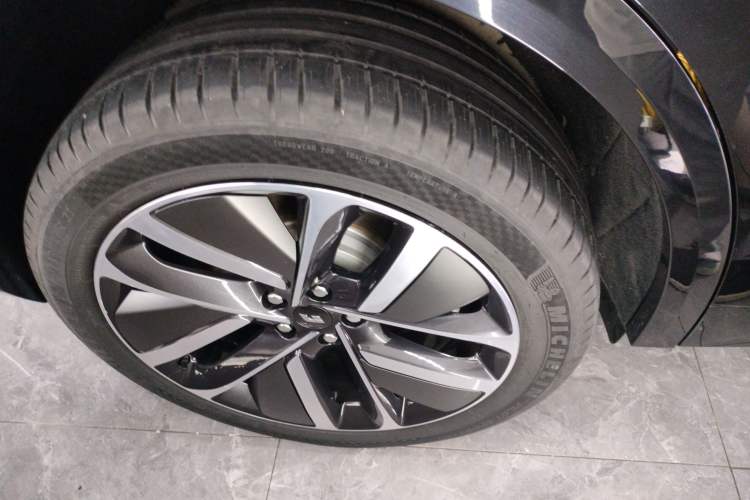 Used Li Auto L8 2023 Pro Model
