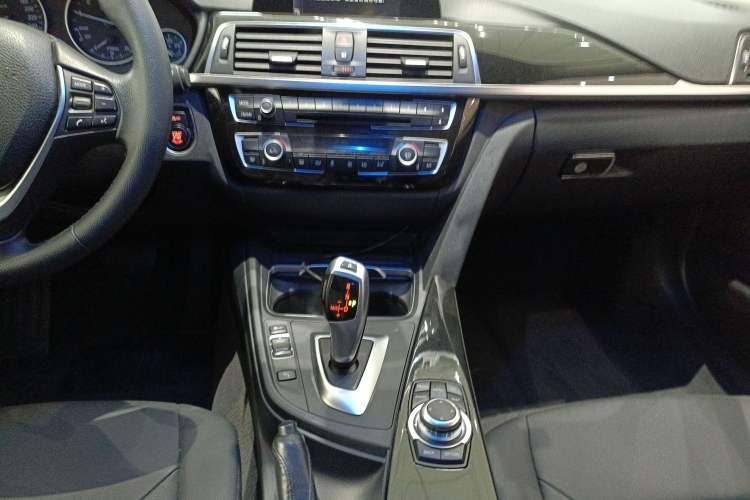 Used BMW 3 Series 2016 320i Fashion Model
