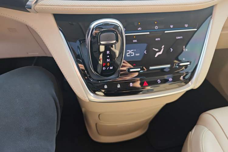 Used Buick GL8 2023 ES Lu Zun Deluxe Model
