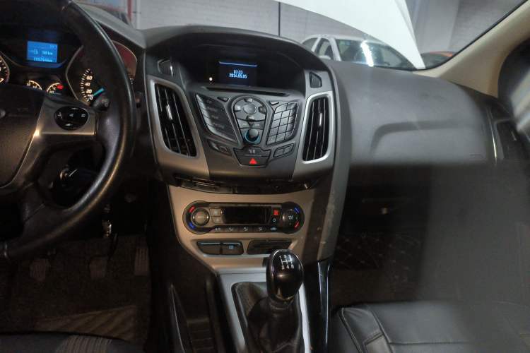 Used Ford Focus 2012 Sedan 1.6L Manual Fashion Edition