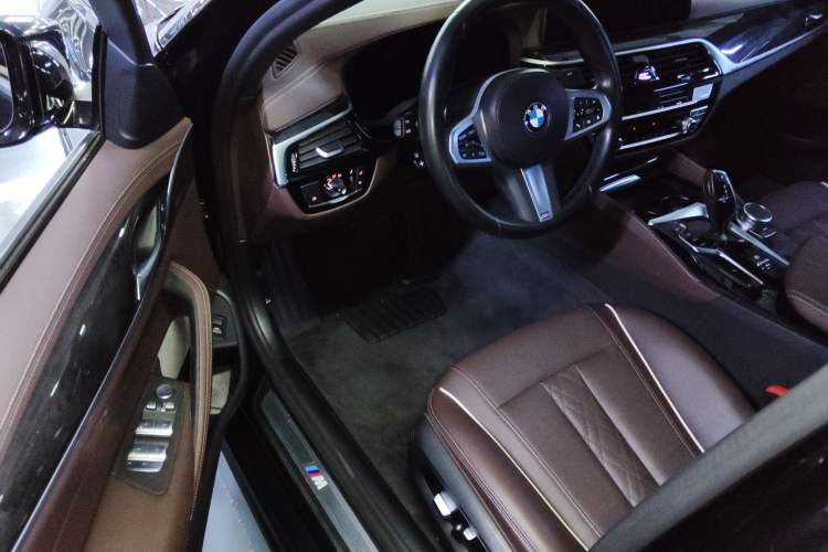 Used BMW 5 Series 2022 Second Facelift 525Li M Sport Package
