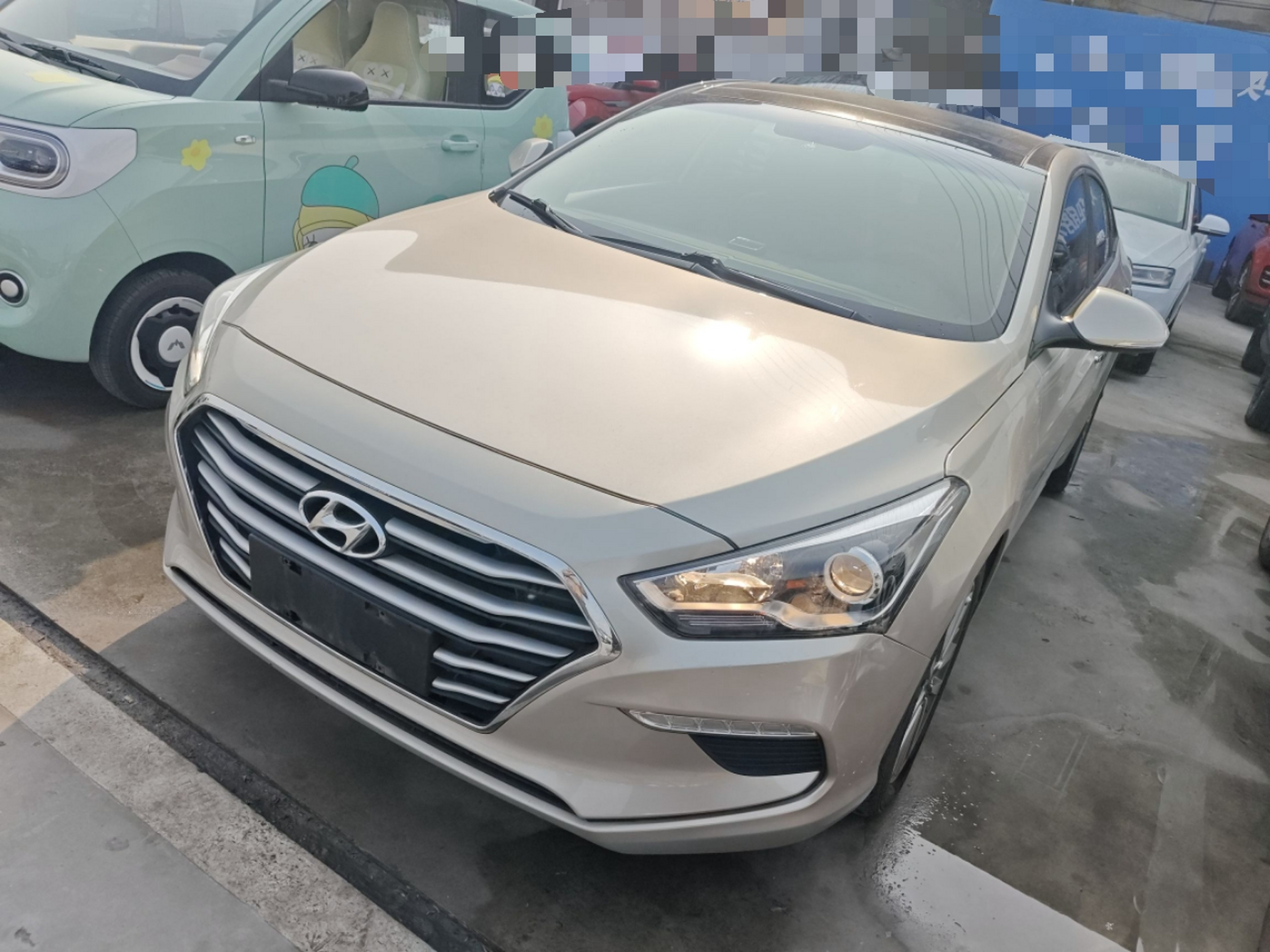 Под передней частью автомобиля