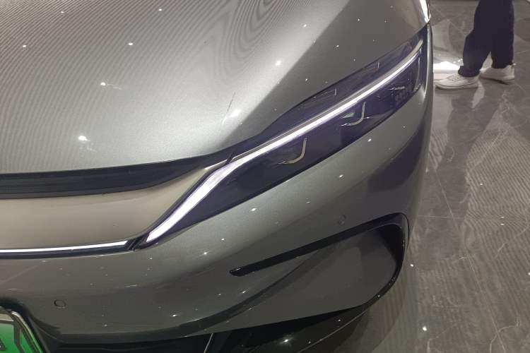 Used BYD Han 2022 EV Genesis Edition 715KM Front-Wheel-Drive Prestige Model
