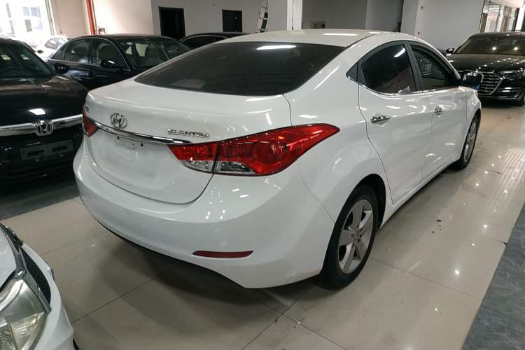 Used Hyundai Elantra 2016 1.6L Automatic Smart Version
