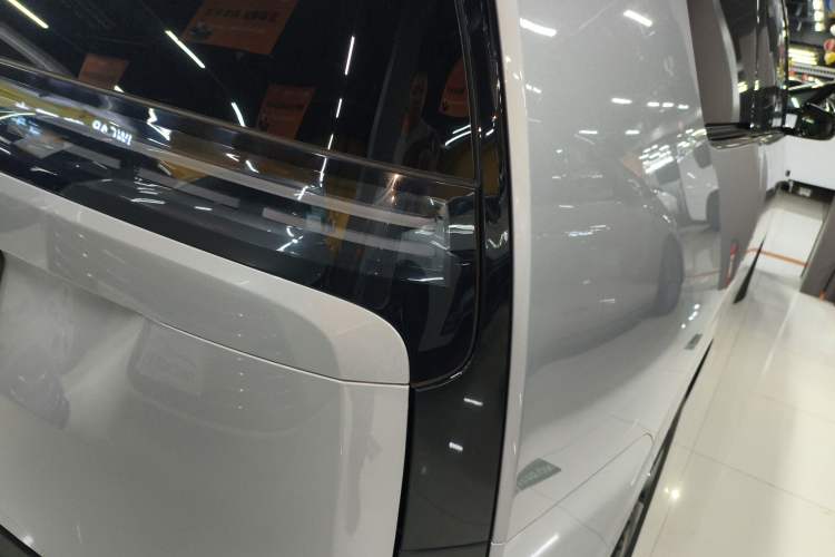 Used Li Auto MEGA 2024 Ultra Model
