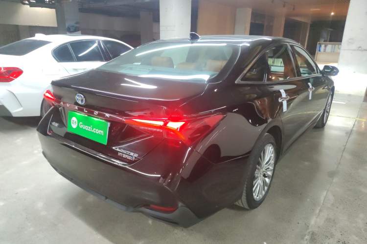 Used Toyota Avalon 2019 Dual-Engine 2.5L Limited Flagship Edition China VI Standard
