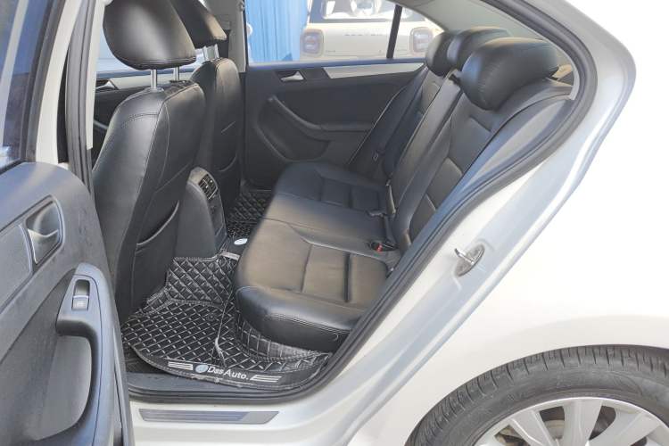 Used Volkswagen Sagitar 2015 1.6L Automatic Comfort Model
