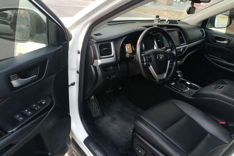 Used Toyota Highlander 2017 2.0T Four-Wheel Drive Luxury Edition 7 Seats