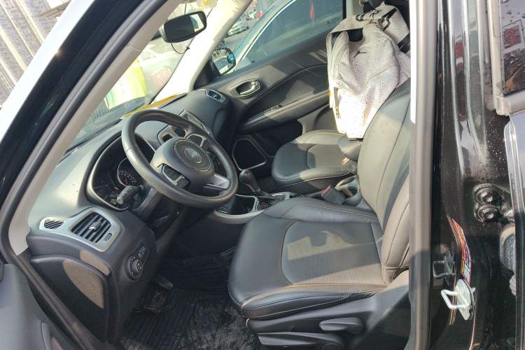 Used  Compass 2017 200T Automatic Family Edition