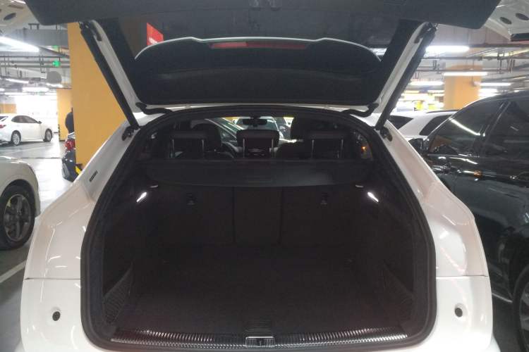 Used Audi Q5L Sportback 2023 40 TFSI Luxury Model
