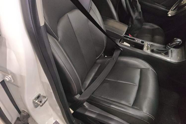 Used Roewe RX5 2016 20T Two-Wheel Drive Automatic Internet Smart Edition
